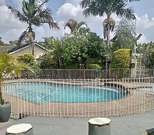 Guesthouse With Green Garden and Pool - 2102