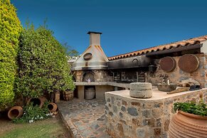 Luxury Villa Golden Crest With Private Swimming Pool