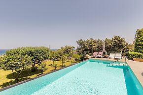 Luxury Villa Golden Crest With Private Swimming Pool