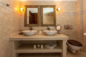 Luxury Villa Golden Crest With Private Swimming Pool