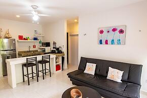 Romantic Condo Best Retreat for a Couple 1 Block From the Beach Progre