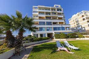 Mackenzie Castella Beachfront Suite