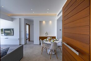 Mackenzie Castella Beachfront Suite