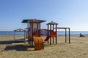 Mackenzie Castella Beachfront Suite