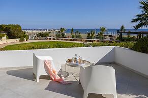 Mackenzie Castella Beachfront Suite