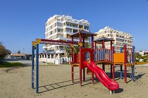 Mackenzie Castella Beachfront Suite