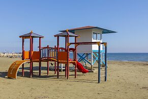 Mackenzie Castella Beachfront Suite
