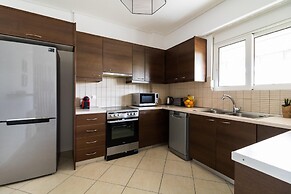 Athenian Stylish 2 Bdrm Apartment