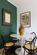 Athenian Stylish 2 Bdrm Apartment