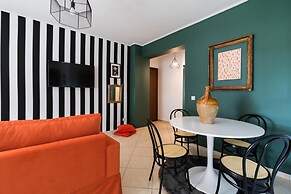 Athenian Stylish 2 Bdrm Apartment