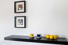 Athenian Stylish 2 Bdrm Apartment