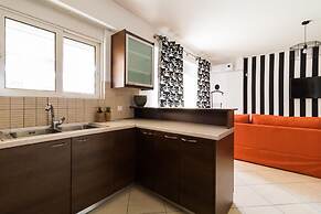 Athenian Stylish 2 Bdrm Apartment