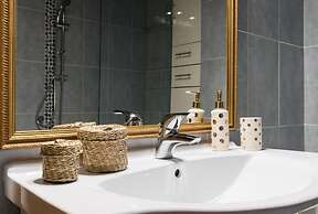 Athenian Stylish 2 Bdrm Apartment