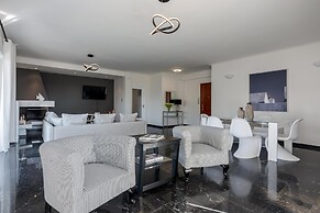 Elegant 3 Dbrm apt iin the Heart of Glyfada