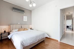 Elegant 3 Dbrm apt iin the Heart of Glyfada