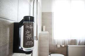 Tevini Boutique Suites - Apartment Water