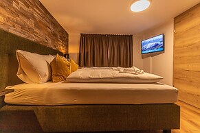 Tevini Boutique Suites - Apartment Water