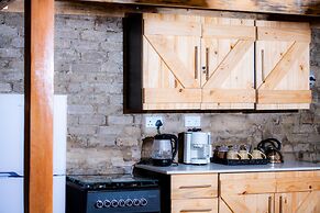 Rustic Luxury Farm Cabin Located in Hwedza - 2031