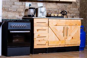 Rustic Luxury Farm Cabin Located in Hwedza - 2031