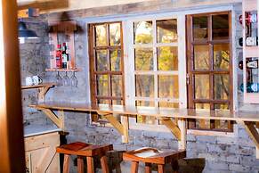 Rustic Luxury Farm Cabin Located in Hwedza - 2031