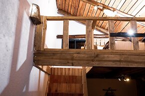 Rustic Luxury Farm Cabin Located in Hwedza - 2031