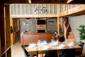 Rustic Luxury Farm Cabin Located in Hwedza - 2031