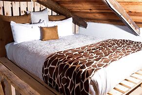 Rustic Luxury Farm Cabin Located in Hwedza - 2031