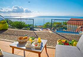 Villa Sunrise View by Homie