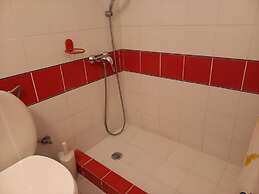 Kinetious Nisous in Kineta