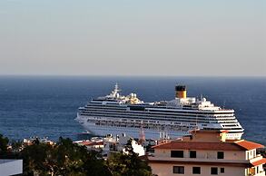 Funchal Window City Center by Homie