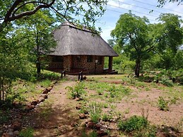 Bungalow 3 on This World Renowned Eco Site 40 Minutes From Vic Falls F