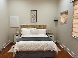 Contemporary 2 bed in Suburbs - 2081