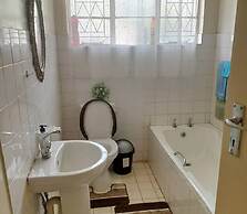Neat and Cosy Cottage With Pool - 2103