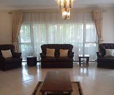 Neat and Cosy Cottage With Pool - 2103