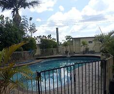 Neat and Cosy Cottage With Pool - 2103