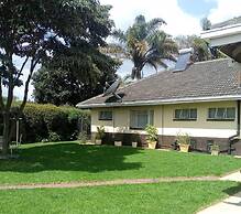 Neat and Cosy Cottage With Pool - 2103