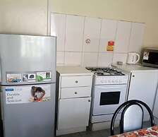 Neat and Cosy Cottage With Pool - 2103