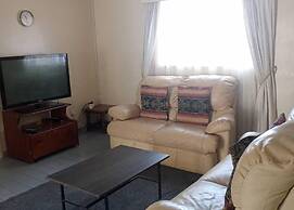 Neat and Cosy Cottage With Pool - 2103