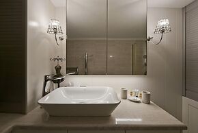 Belva Blue in Glifada