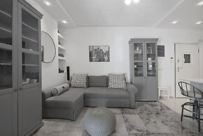 Belva Blue in Glifada