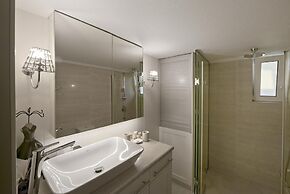 Belva Blue in Glifada