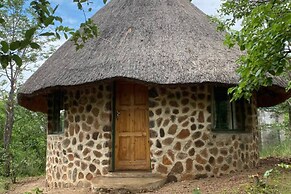 Bungalow 4 on This World Renowned Eco Site 40 Minutes From Vic Falls F