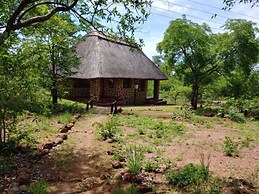 Bungalow 4 on This World Renowned Eco Site 40 Minutes From Vic Falls F