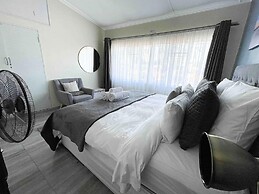 Chic Modern House on Neasden - 2085