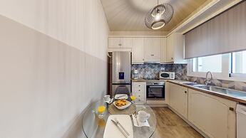 Motley Elegant Apartment by Estia