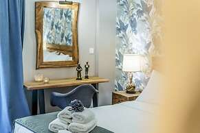 Motley Elegant Apartment by Estia