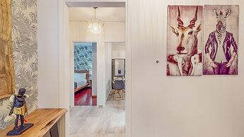 Motley Elegant Apartment by Estia