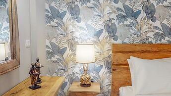 Motley Elegant Apartment by Estia