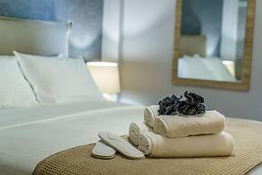 Motley Elegant Apartment by Estia