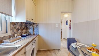 Motley Elegant Apartment by Estia